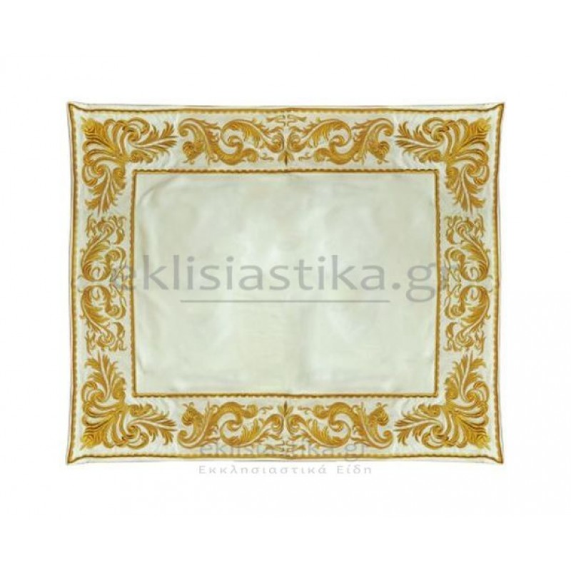 Ειλητό κεντημένο σε λευκό σατέν